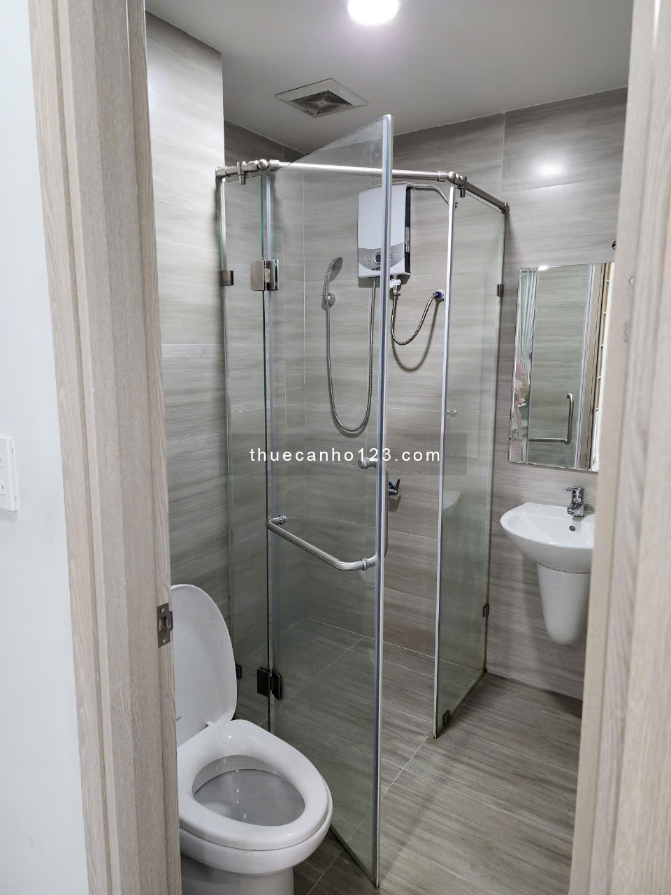 Chung cư Charm City ngay Ngã tư 550: Cho thuê căn hộ 2 phòng ngủ 70m2 full nội thất - 0987 588 029