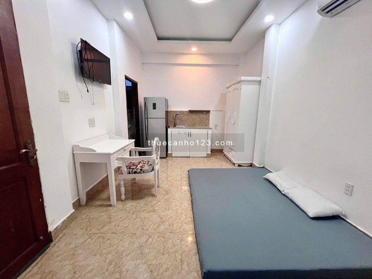 Studio Full nội thất có ban công ở gần sân bay