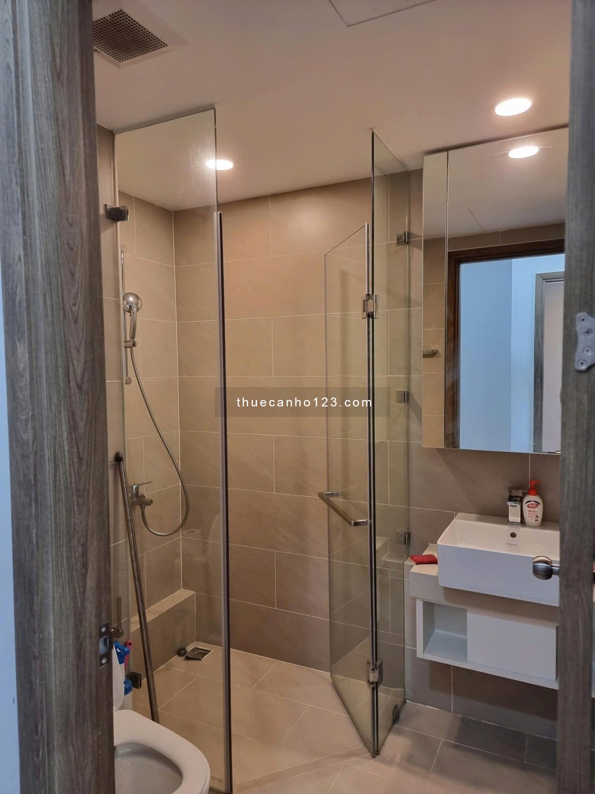 Chung cư Hoa Sen, Lạc Long Quân,Q11 110m2, 3pn, 2wc 15triệu