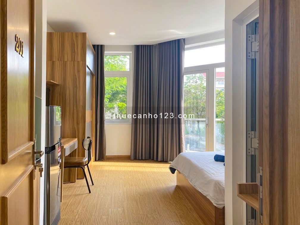 STUDIO full nội thất đối diện RMIT gần Crescent Mall