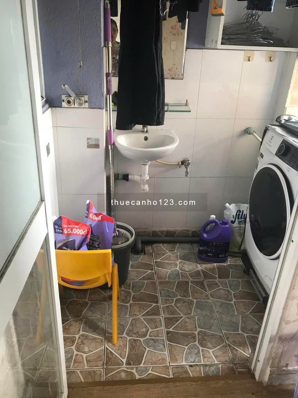 Cho thuê chung cư Lotus Garden, Trịnh Đình Thảo, Hoà Thạnh, TP: 65m2, 2pn, 2wc nt 9tr5