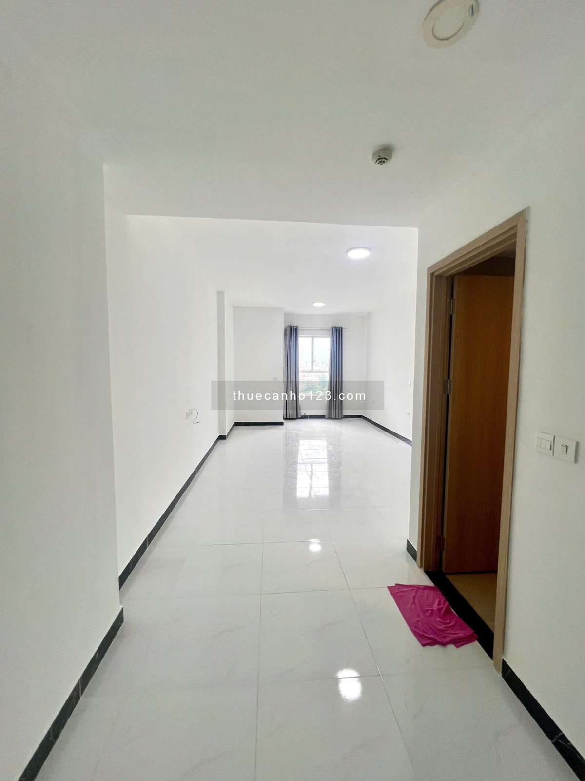 OT 38m2, Rèm - Máy Lạnh Gía 9.5Tr/Tháng Sunrise City View - Quận 7 Hotline : 0906233195