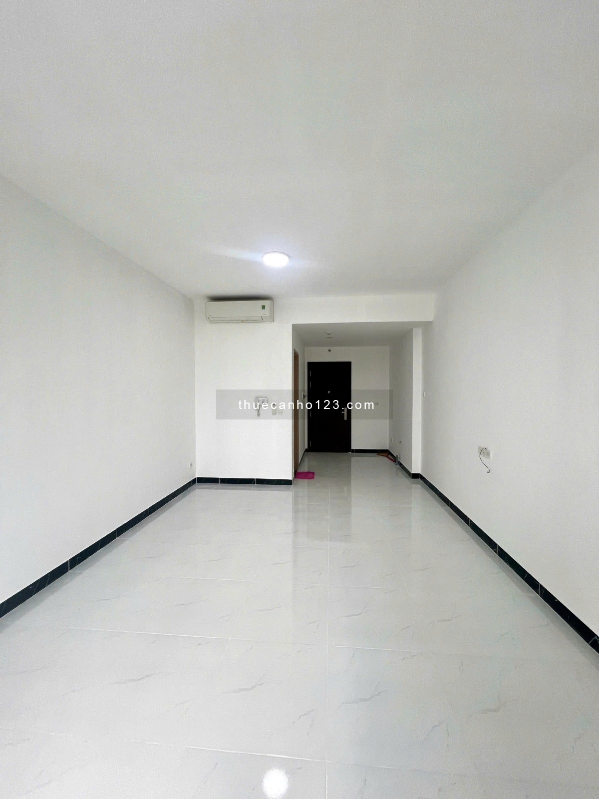 OT 38m2, Rèm - Máy Lạnh Gía 9.5Tr/Tháng Sunrise City View - Quận 7 Hotline : 0906233195