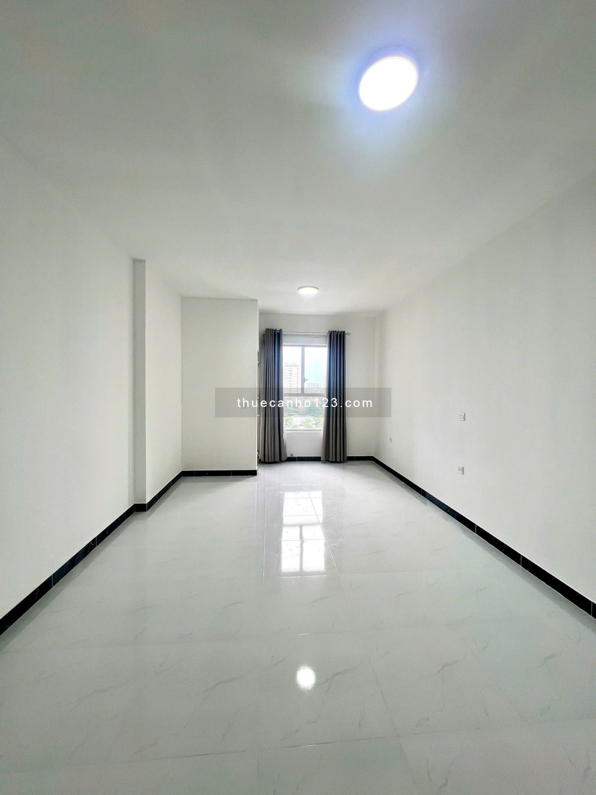 OT 38m2, Rèm - Máy Lạnh Gía 9.5Tr/Tháng Sunrise City View - Quận 7 Hotline : 0906233195