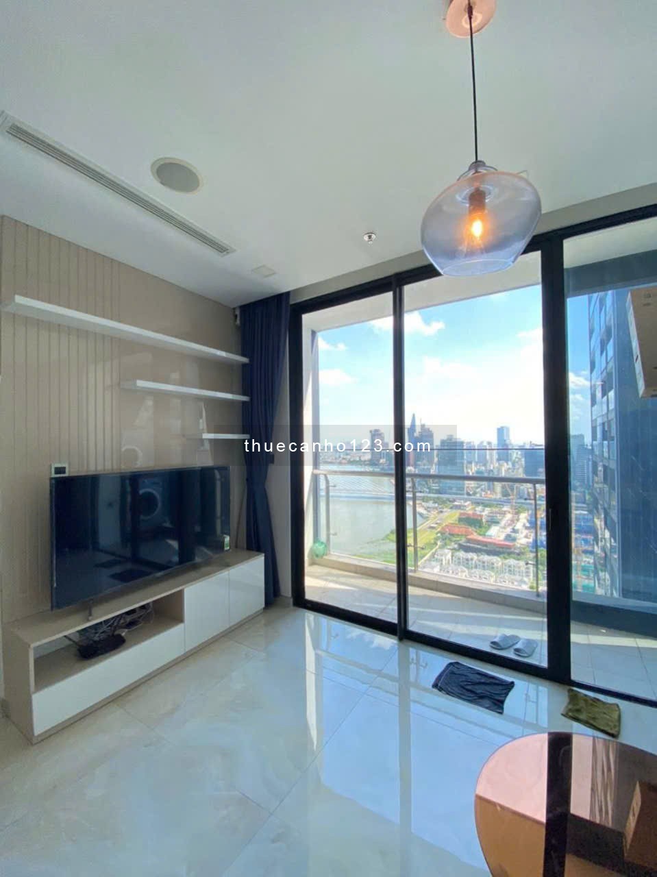 Cho thuê nhanh 2PN giá 22 triệu 74m2 Vinhomes Golden River Bason quận 1