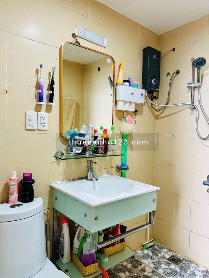 Chung cư Trương Quyền, Phường 6,Quận 3: 90m2, 2p ngủ, 1wc, 12tr