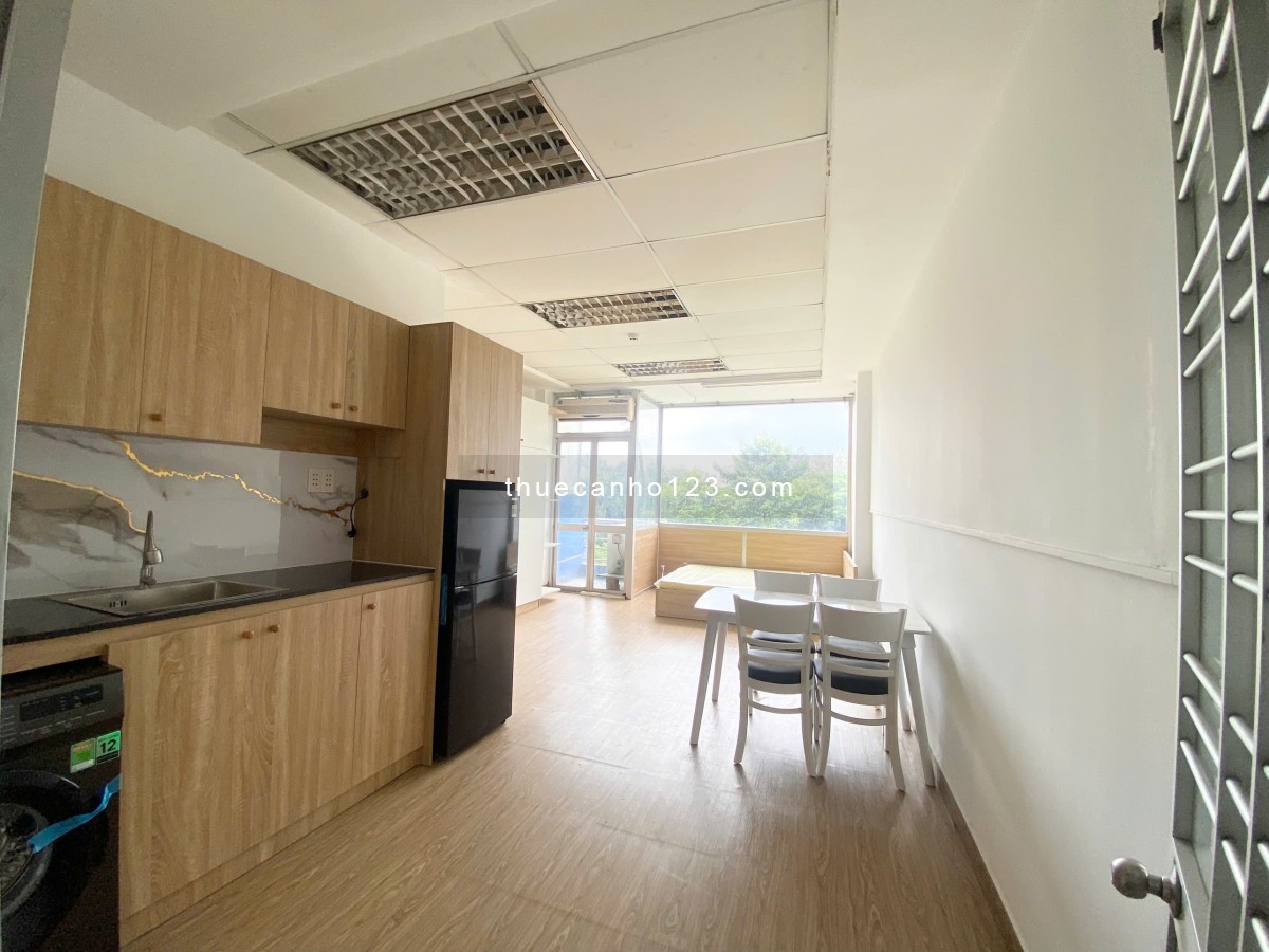 Phòng studio ban công full nội thất thoáng mát ngay công viên Hoàng Văn Thụ