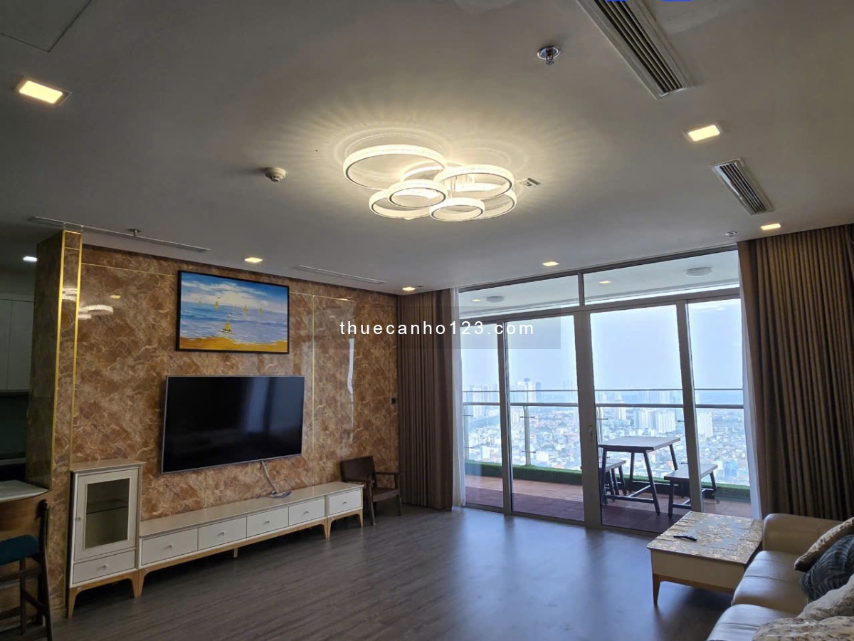 Cho thuê căn hộ chung cư Vinhome Central Park, 4PN, 3WC, diện tích 188m2. Giá thuê 3900USD