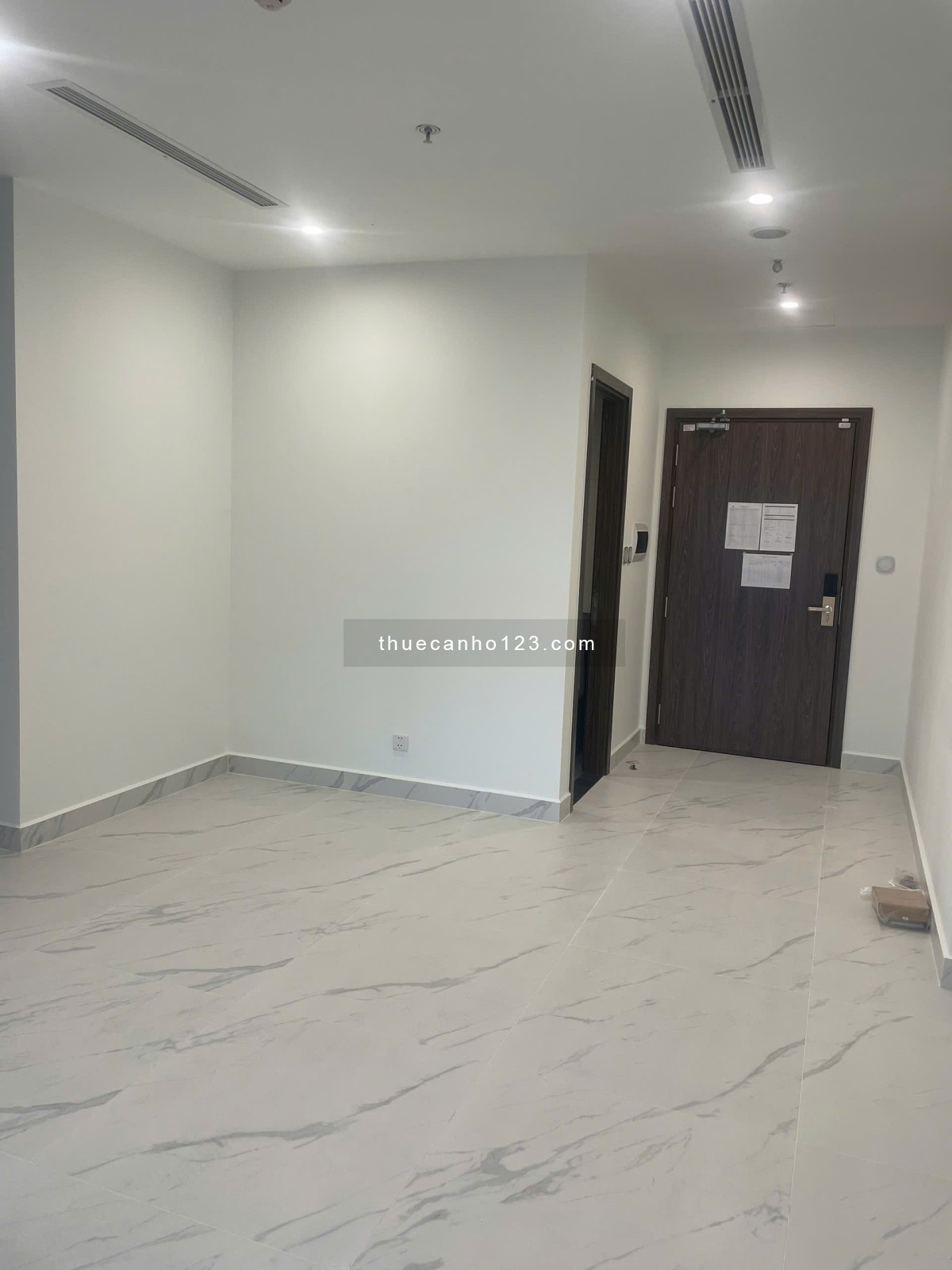 Cho thuê căn 2pn2wc căn góc phân khu cao cấp nhất Vinhomes Grand Park 6tr5.