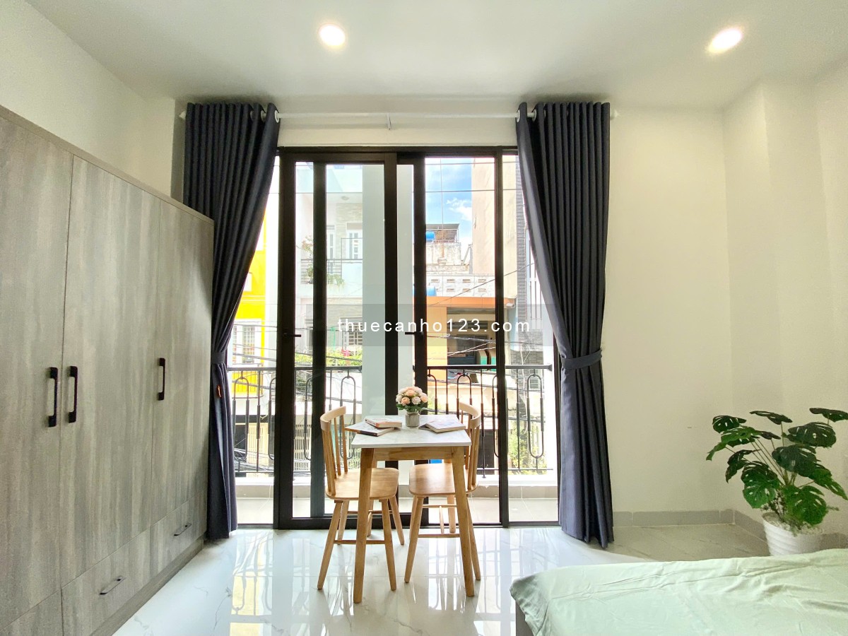Cho thuê căn hộ ban công full nội thất kế bên nhà thờ Tân Định Q3, công viên Lê Văn Tám, cầu Bông