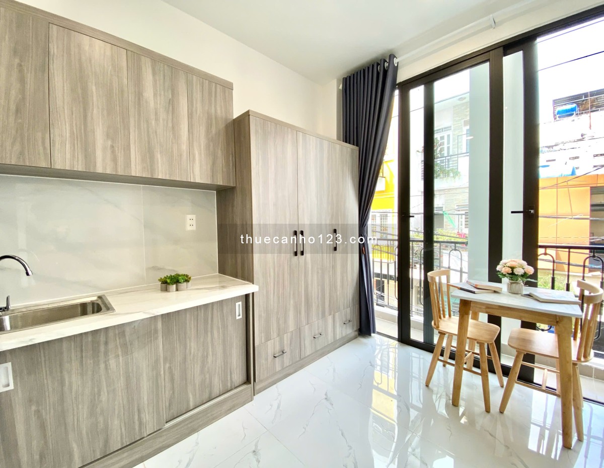 Cho thuê căn hộ ban công full nội thất kế bên nhà thờ Tân Định Q3, công viên Lê Văn Tám, cầu Bông