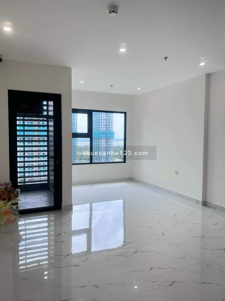 CHO THUÊ CĂN STUDIO, DT 33m2, VINHOMES QUẬN 9: Nhà mới, Đẹp, Rẻ, Ở ngay