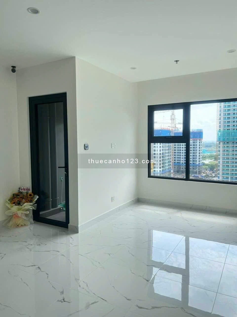 CHO THUÊ CĂN STUDIO, DT 33m2, VINHOMES QUẬN 9: Nhà mới, Đẹp, Rẻ, Ở ngay