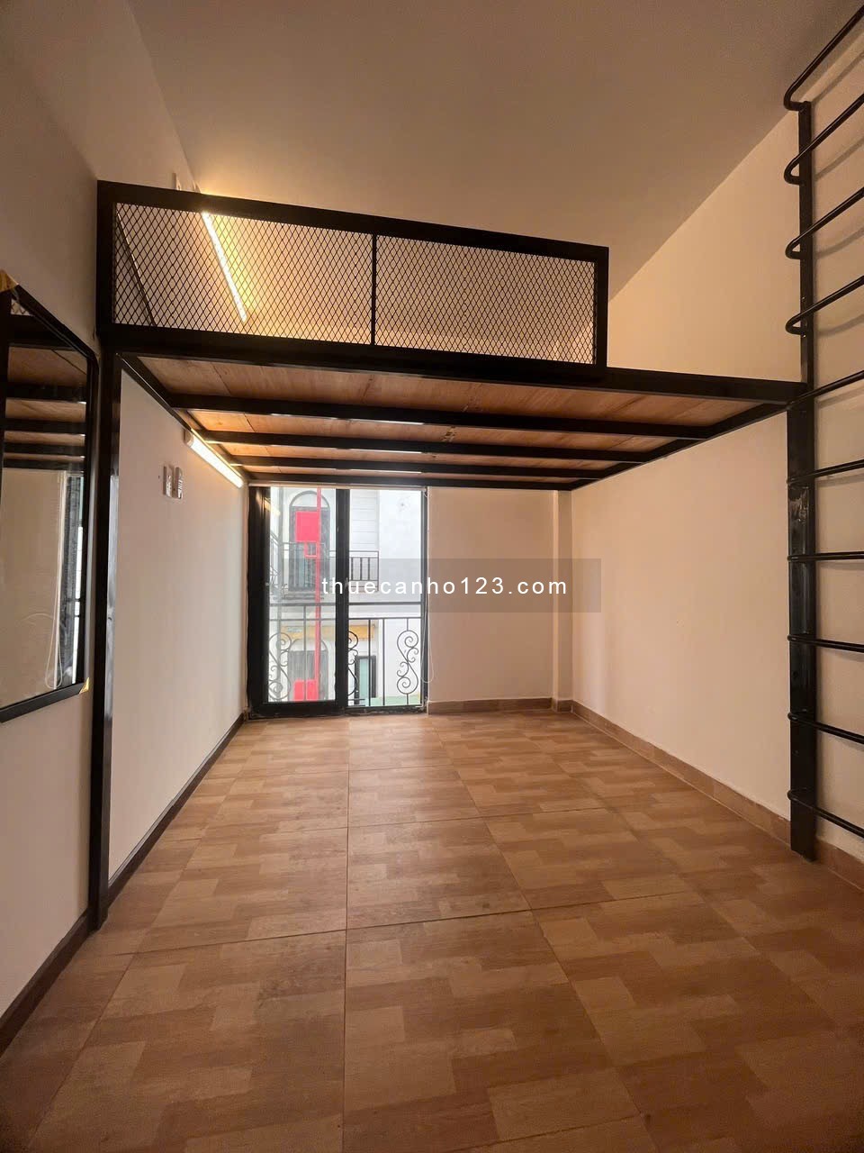 CHO THUÊ DUPLEX BAN CÔNG TÁCH BẾP Ở TRUNG TÂM QUẬN 1 GẦN CV 23.9, NGÃ 5 CỐNG QUỲNH, NGÃ 6 CỘNG HOÀ