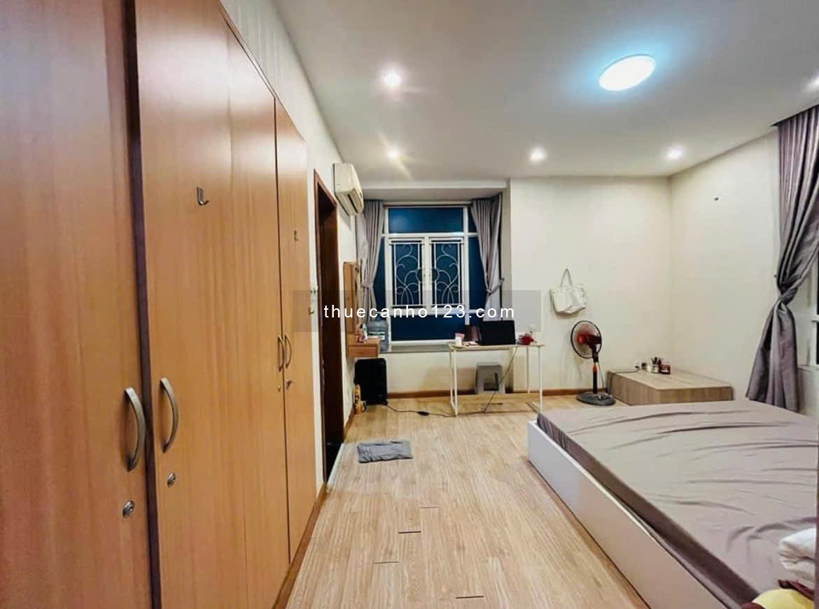 Cho thuê chung cư D5, 65m2, 2pn có cửa sổ đón ánh nắng tự nhiện tốt, 2wc , 1 phòng bếp