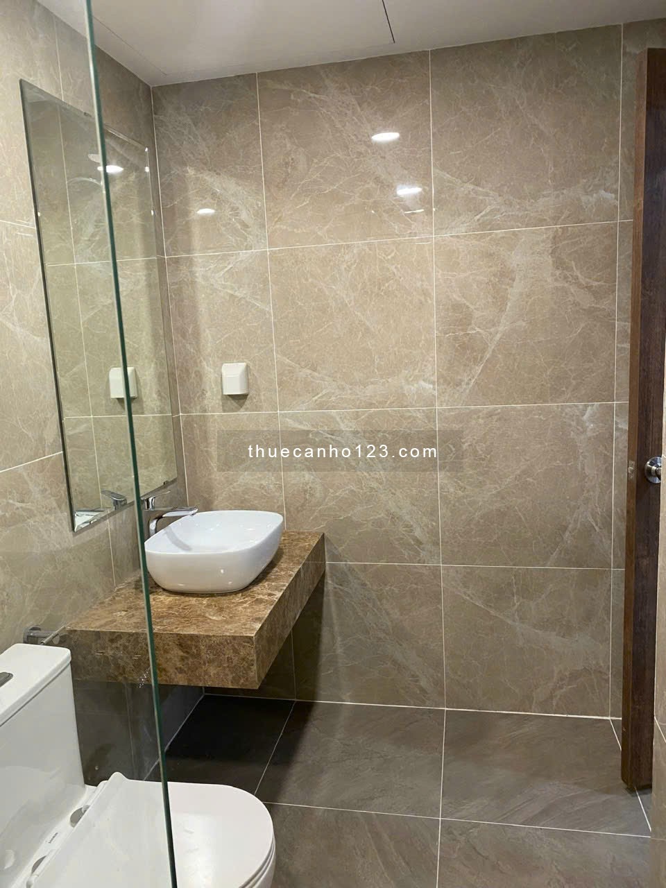 Cho thuê lâu dài căn hộ cao cấp Park Legend 2PN, 2WC