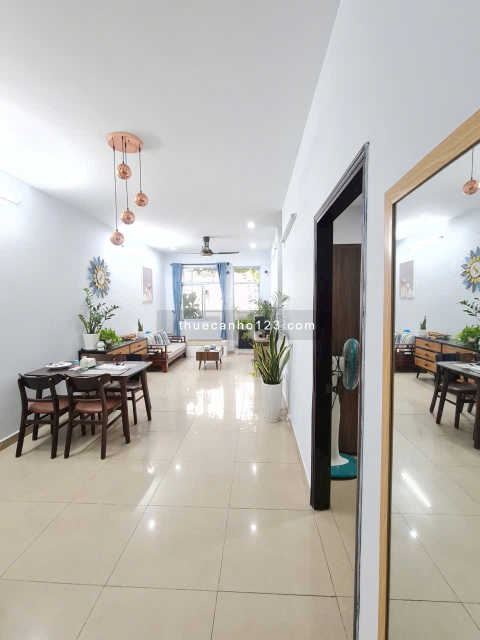 Cho thuê Sacomrea 584 Tân Phú với 82m2, 2pn, 2wc, Nội thất đầy đủ, giá 10tr/th. LH: 0981170149 Văn