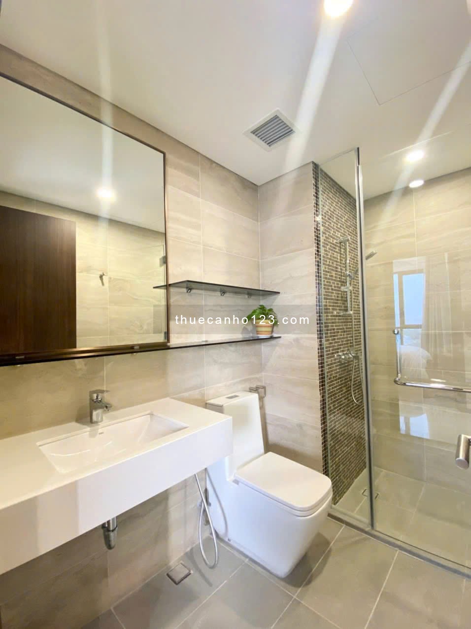 Căn Hộ 3PN One Verandah – Không Gian Mát Mẻ, View Bitexco Quận 1, Giá 24 Triệu/Tháng.