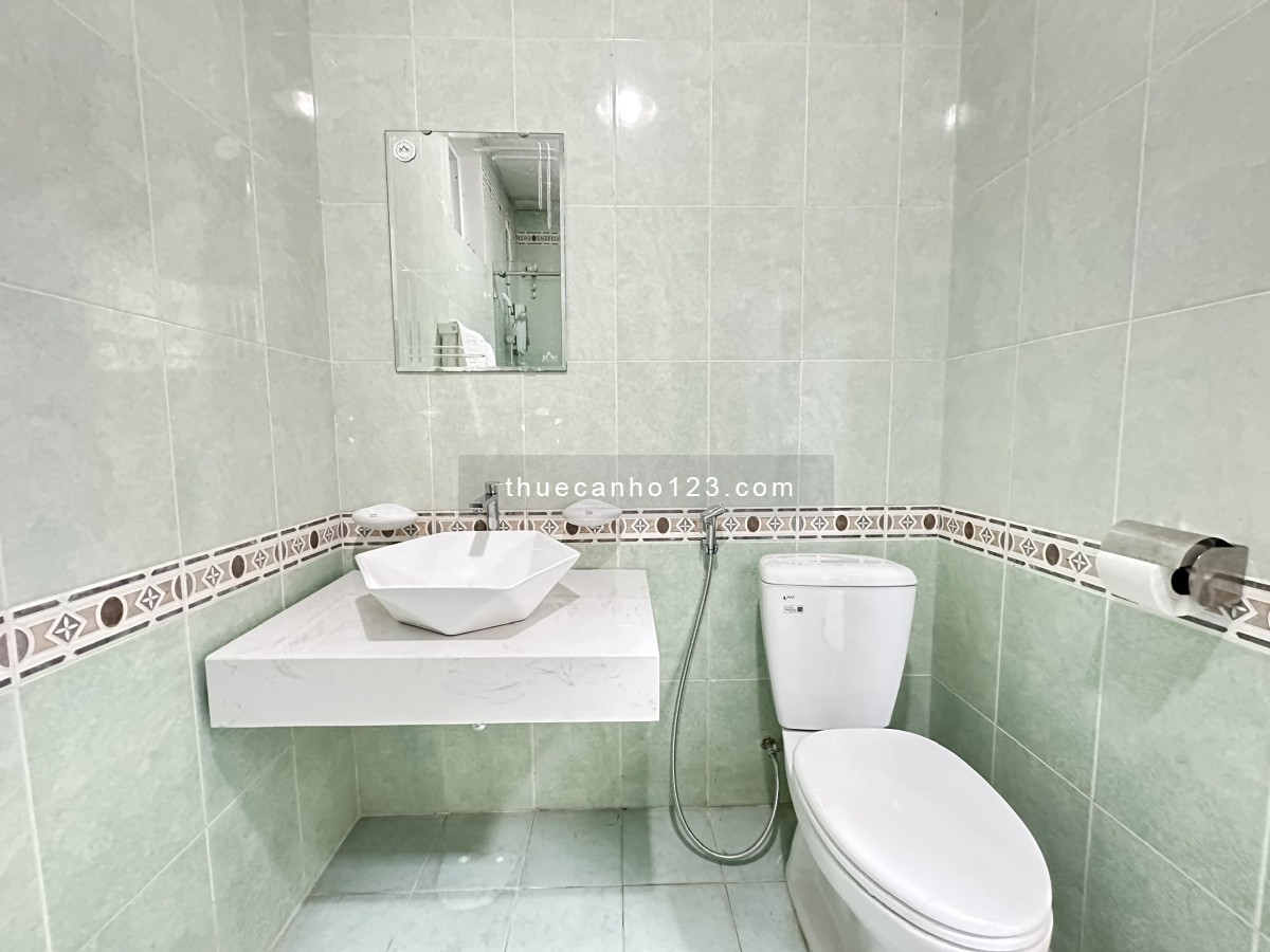 Căn góc rộng 85m2, 2p ngủ, có NT tại P6, Q3 giá 16tr/th