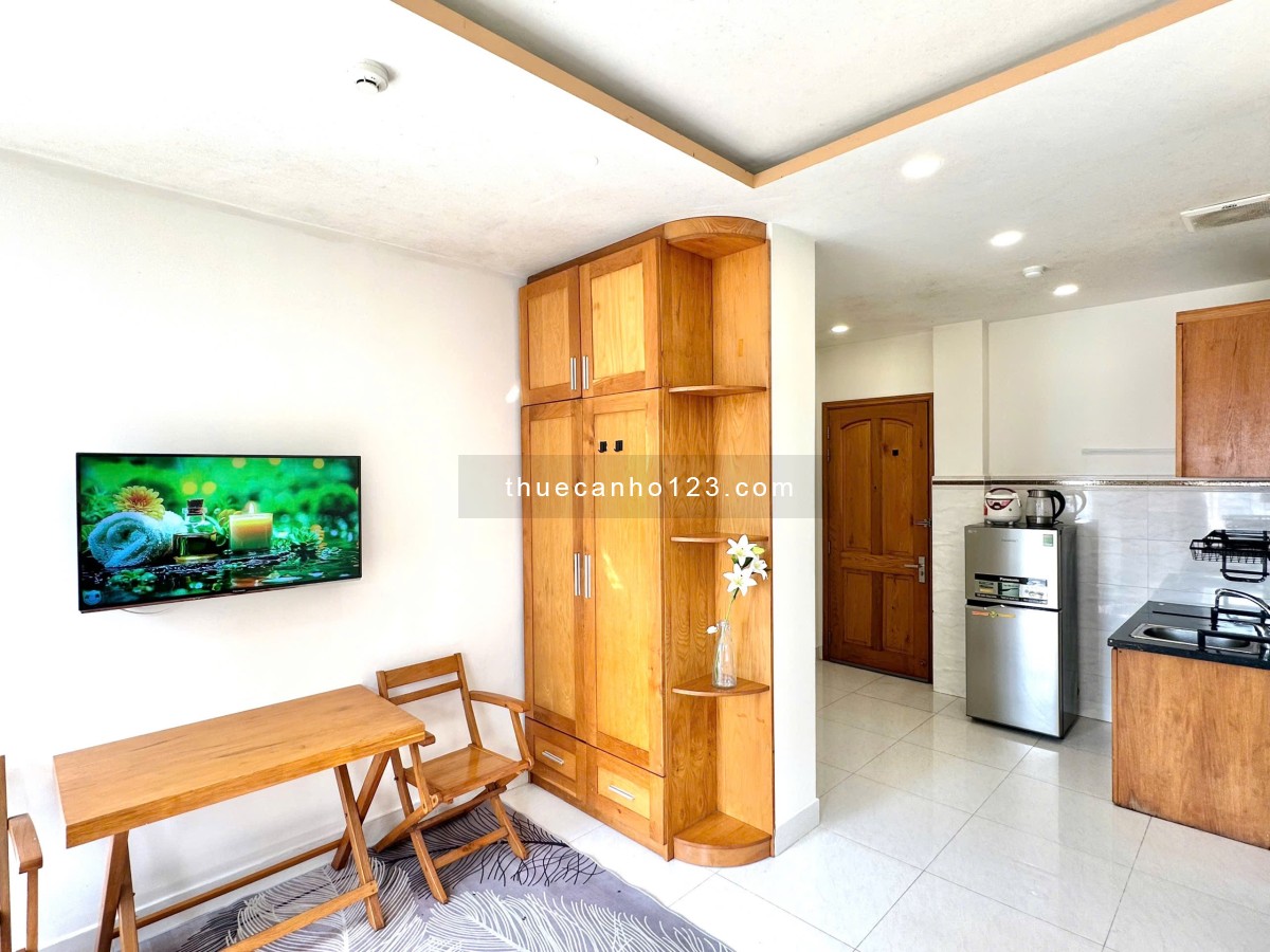 Căn hộ cho thuê ban công, thang máy trung tâm Q3 ngay nút giao Lê Văn Sỹ - Trần Quang Diệu Q3