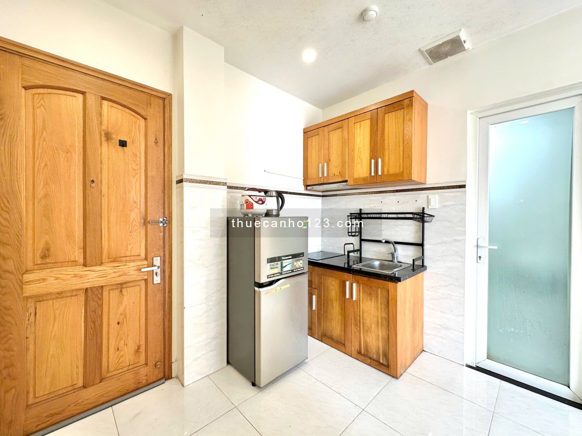 Căn hộ cho thuê ban công, thang máy trung tâm Q3 ngay nút giao Lê Văn Sỹ - Trần Quang Diệu Q3