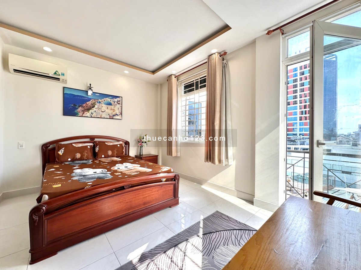 Căn hộ cho thuê ban công, thang máy trung tâm Q3 ngay nút giao Lê Văn Sỹ - Trần Quang Diệu Q3