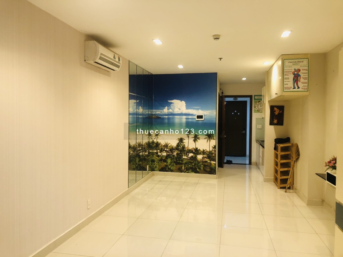 Cho thuê căn hộ Sky Center 1PN, Khu sân bay TSN.Full nội thất. View hồ bơi.