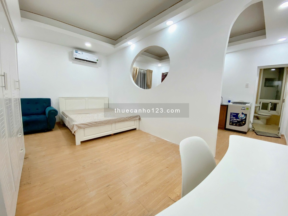 Cho thuê căn hộ ban công tách bếp 50m2 Thành Thái Q10