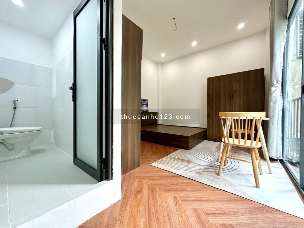 Thiết kế hiện đại - Đầy đủ nội thất - Ban công mặt tiền - Ngay gần cầu Kênh Tẻ, Lotte Quận 7