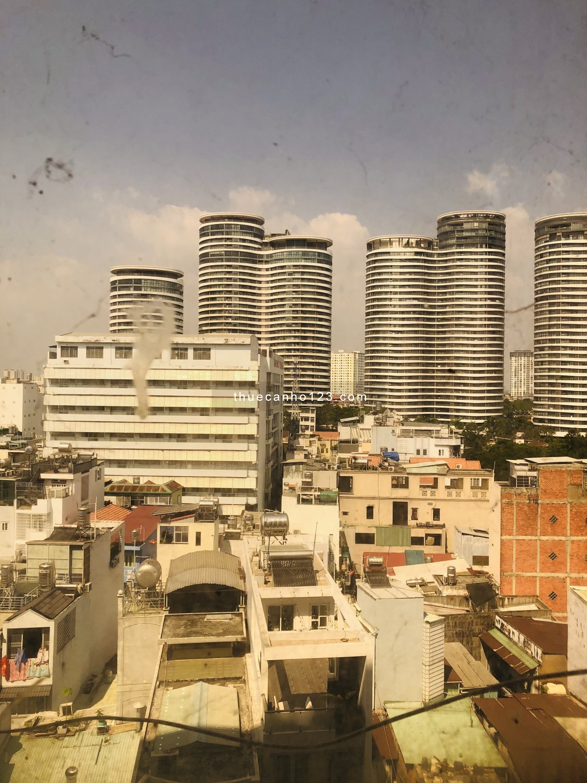 Cho thuê căn hộ trung tâm sát quận 1; đầy đủ tiện nghi và tiện ích…