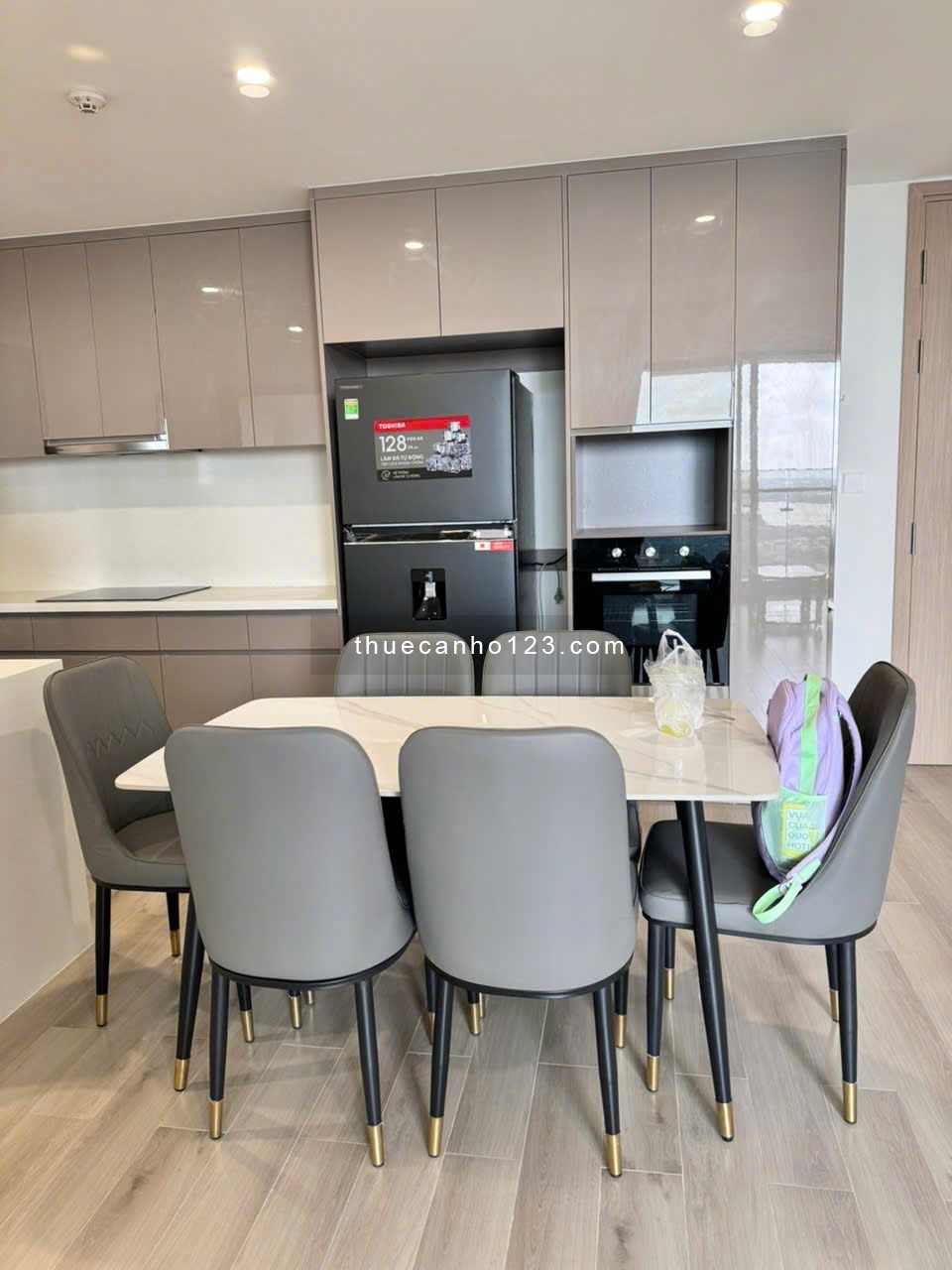 Chuyên cho thuê căn hộ 2PN full nội thất Masteri Centre Point.