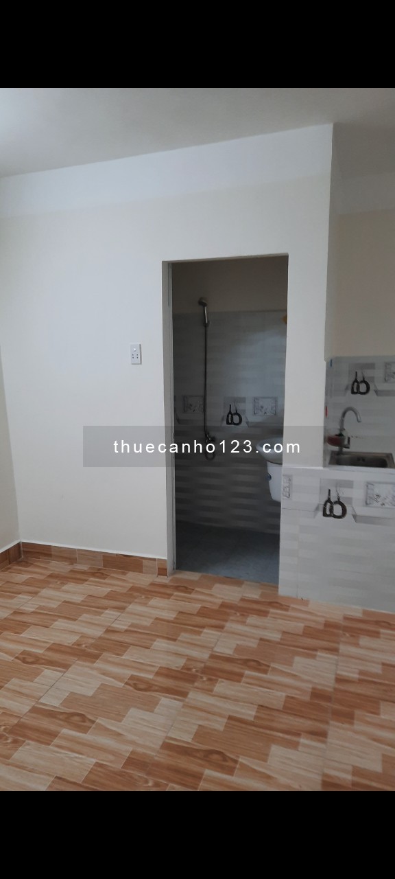 Cho thuê căn hộ mini tầng trệt ngay vòng xoay Hàng Xanh P. 15, Bình Thạnh
