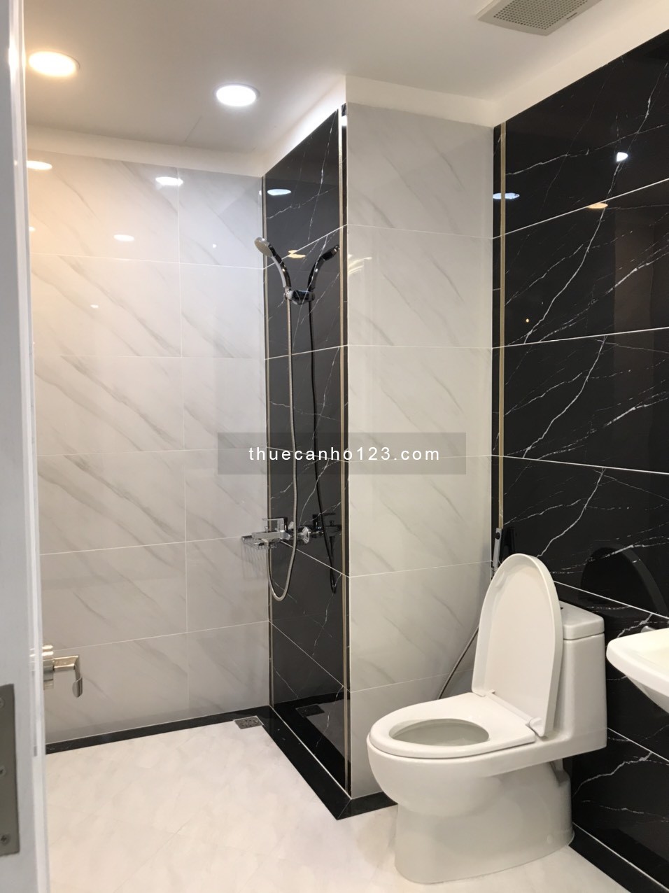 Cho thuê căn hộ Orchard ParkView Hồng Hà 100m2 3 Phòng Ngủ/ Đầy đủ tiện nghi/ 21TR TEL 0906.887.586