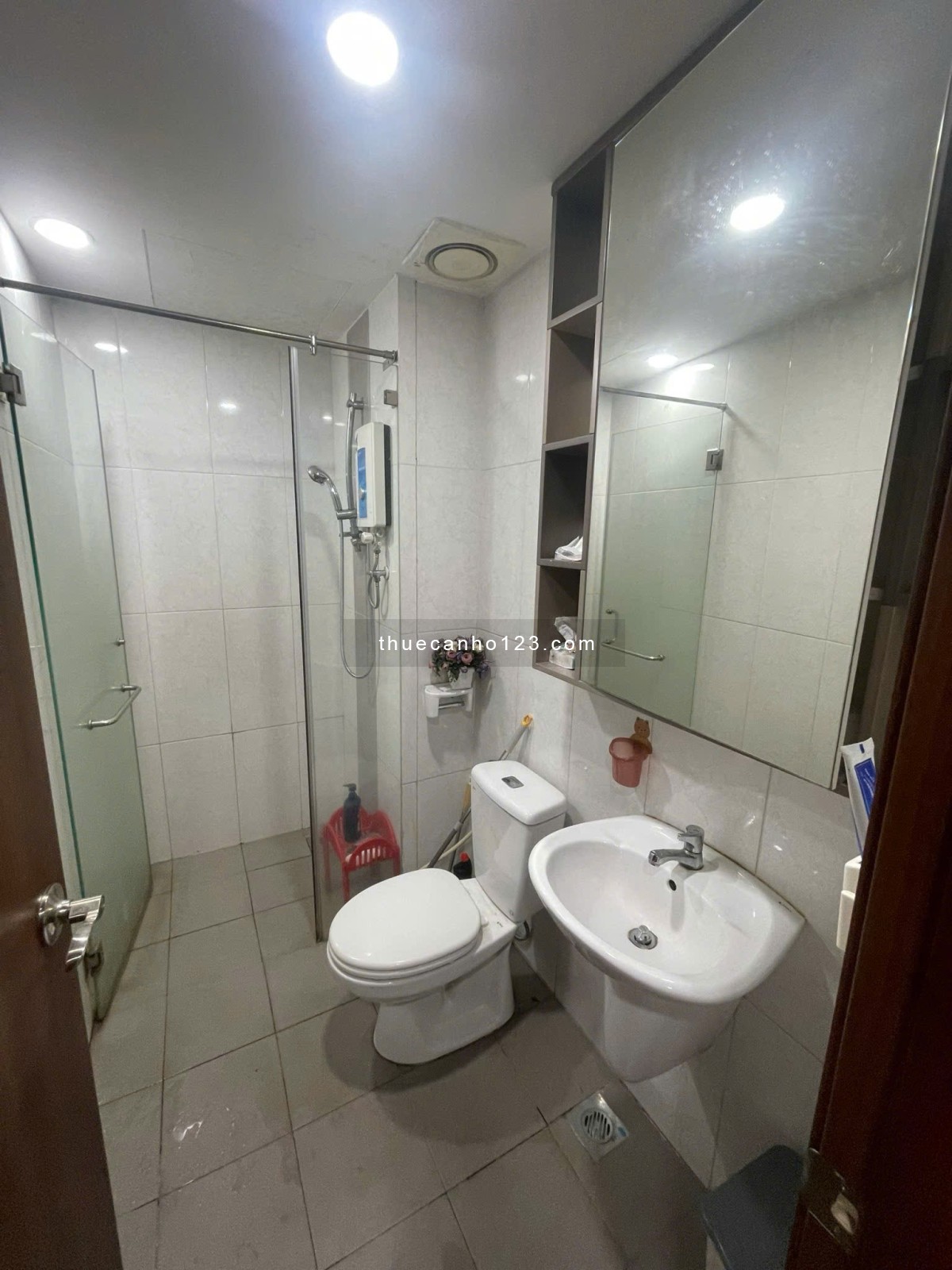 Chính chủ cho thuê căn 3 phòng ngủ 2 WC khu Ruby Celadon City full nội thất