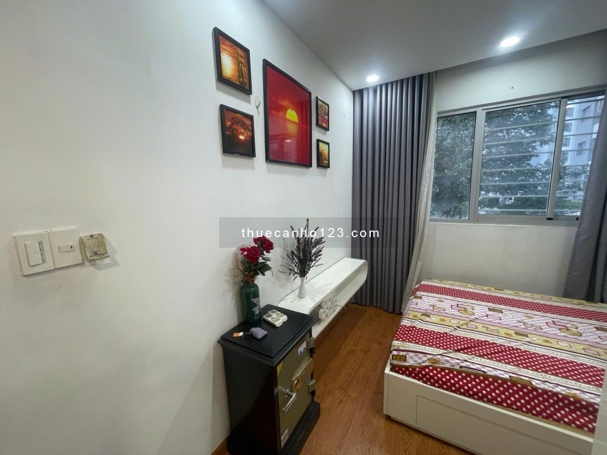 Chính chủ cho thuê căn 3 phòng ngủ 2 WC khu Ruby Celadon City full nội thất