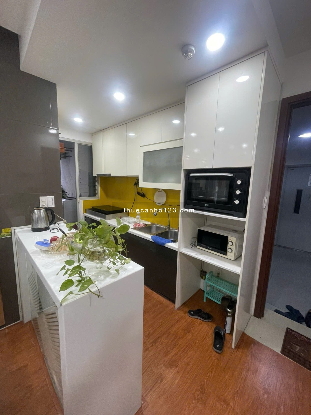 Chính chủ cho thuê căn 3 phòng ngủ 2 WC khu Ruby Celadon City full nội thất