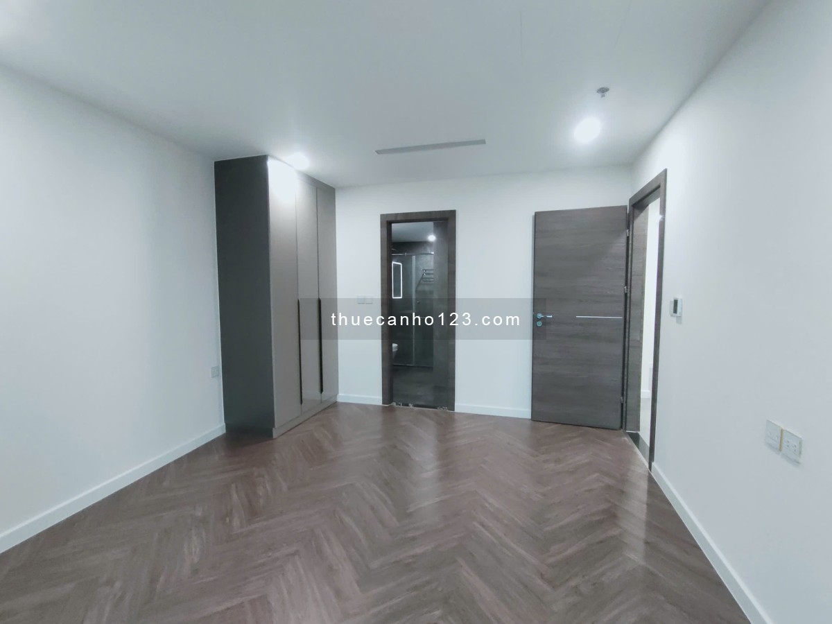 Sunshine Diamond River cho thuê 2 phòng ngủ, mới bàn giao, view đẹp, free phí quản lý.