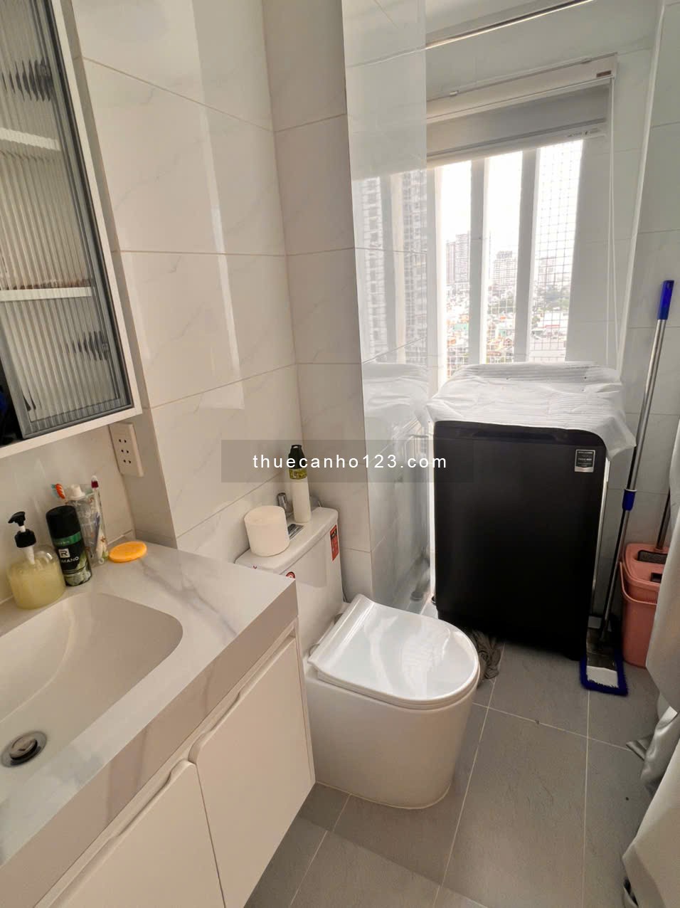 Chủ đi định cư cần cho thuê căn hộ Oriental Plaza Q .Tân phú