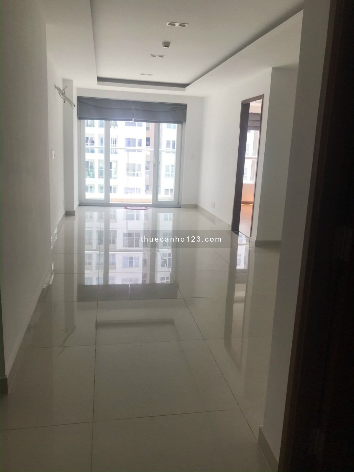 Cho thuê căn hộ Sky Center Phổ Quang 2 Phòng ngủ - NTCB, Giá thuê 14Tr/ tháng/ 0906.887.586 Quân