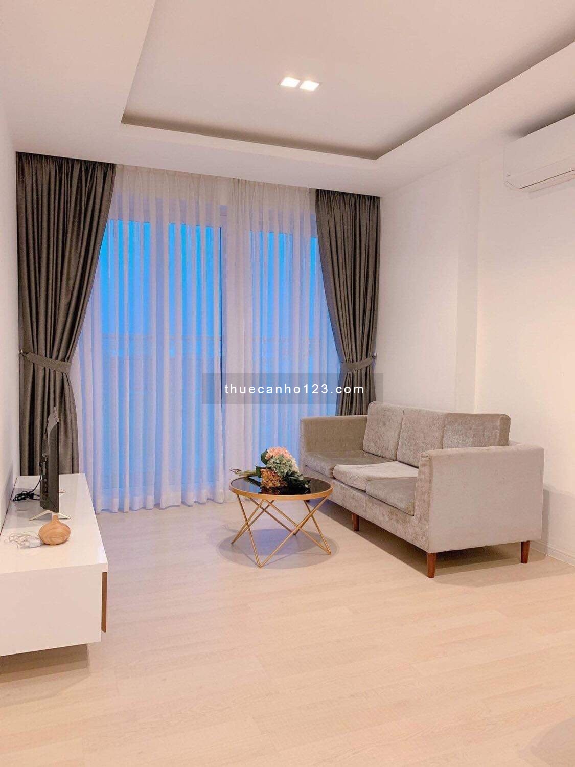 Căn hộ Sky Center - 2 Phòng ngủ, Đủ Nội Thất Cho Thuê chỉ 16 tr/tháng - 0906.887.586 Quân