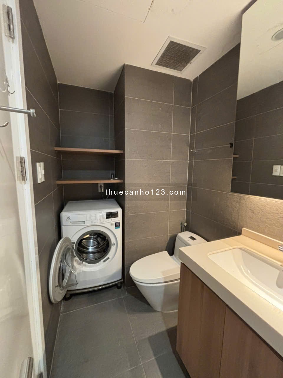 Cho thuê Republic Plaza 52M2 1PN - 1WC Full, chỉ 14TR/ tháng. LH: 0906.887.586 Quân