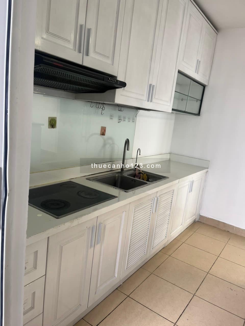 Chuyên cho thuê căn hộ Cộng Hòa Plaza 2 Phòng/3 Phòng /Gần Sân Bay. 11tr - 15tr TEL 0906.887.586