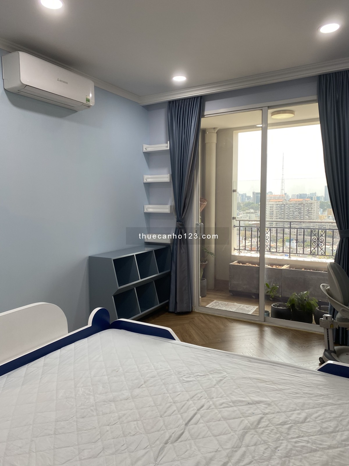 Cần cho thuê căn hộ 590 CMT8, Quận 3, 79m2, 2pn, 1wc, Full NT , nhà đẹp, giá 14tr. LH 0903309428 Vân