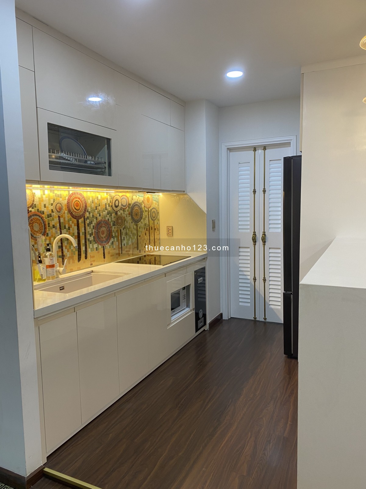 Cần cho thuê căn hộ 590 CMT8, Quận 3, 79m2, 2pn, 1wc, Full NT , nhà đẹp, giá 14tr. LH 0903309428 Vân