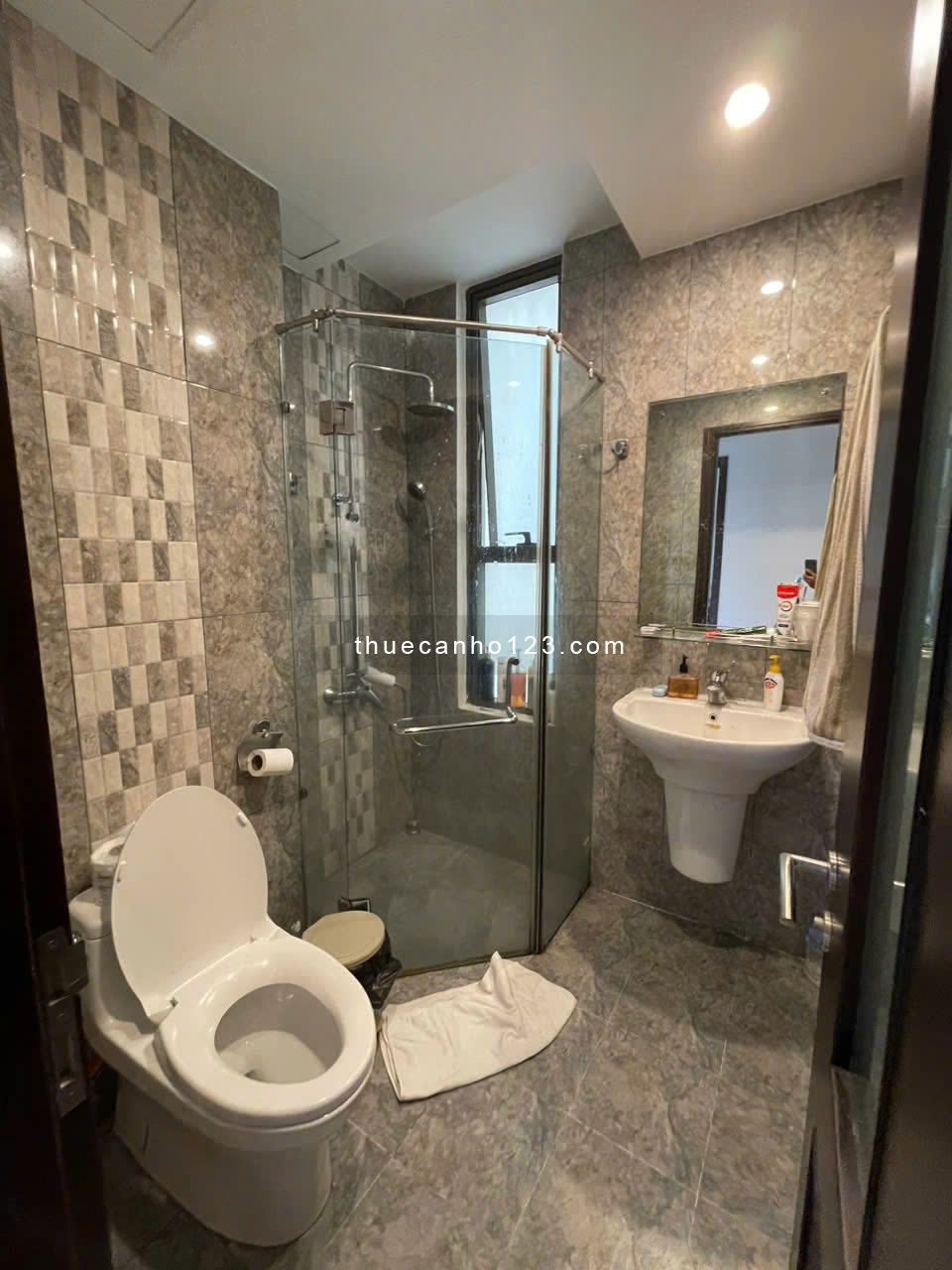 Cho thuê - Icon 56 - 3 PN, 2 WC - Dt 87 m2 - Full nthat - Giá 20 tr