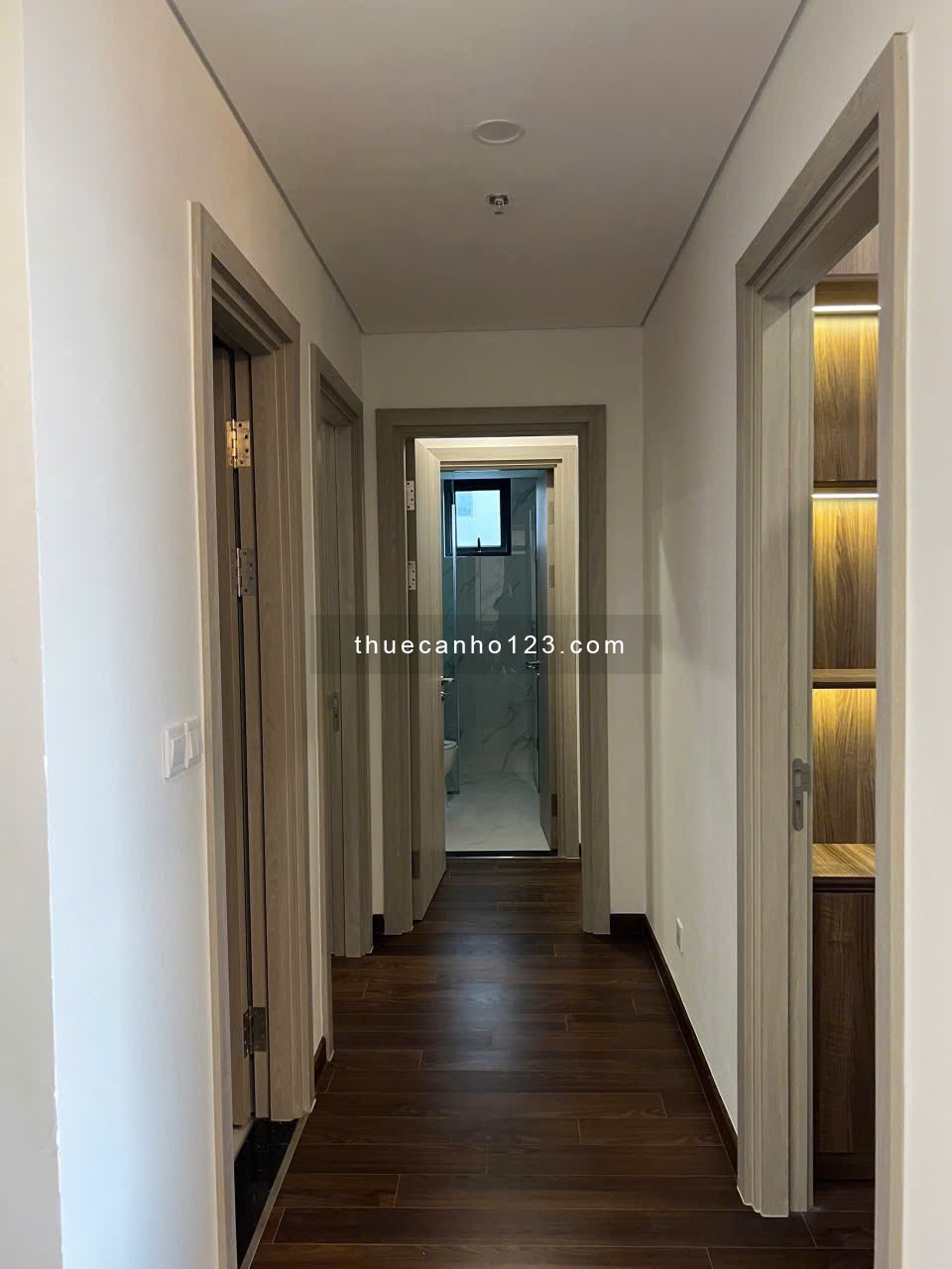 Chính chủ cho thuê căn hộ 3 phòng ngủ 80m2 nội thất cao cấp chỉ từ 12 tr/tháng Vinhomes Smart City