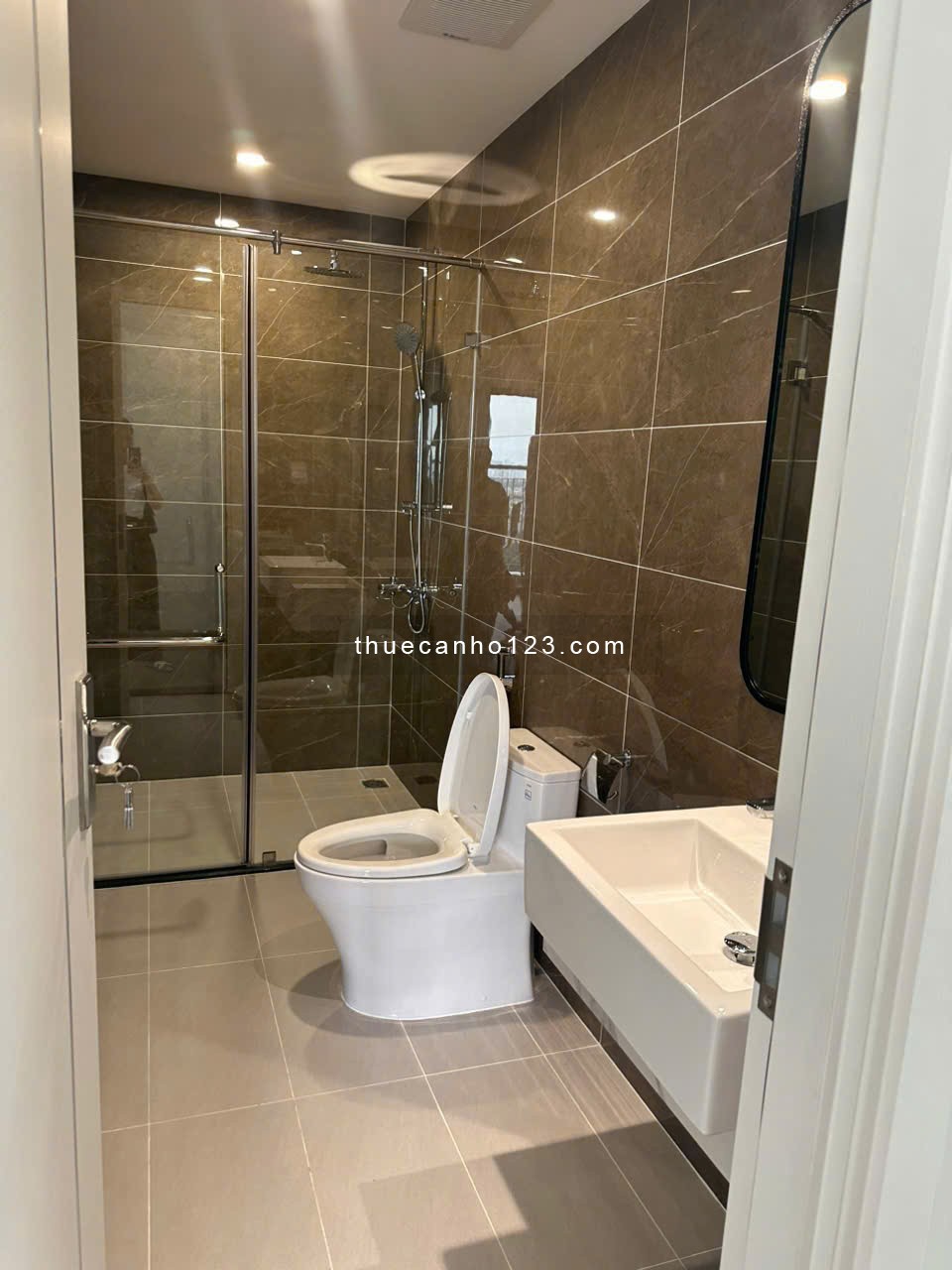 Chính chủ cho thuê căn hộ 3 phòng ngủ 80m2 nội thất cao cấp chỉ từ 12 tr/tháng Vinhomes Smart City