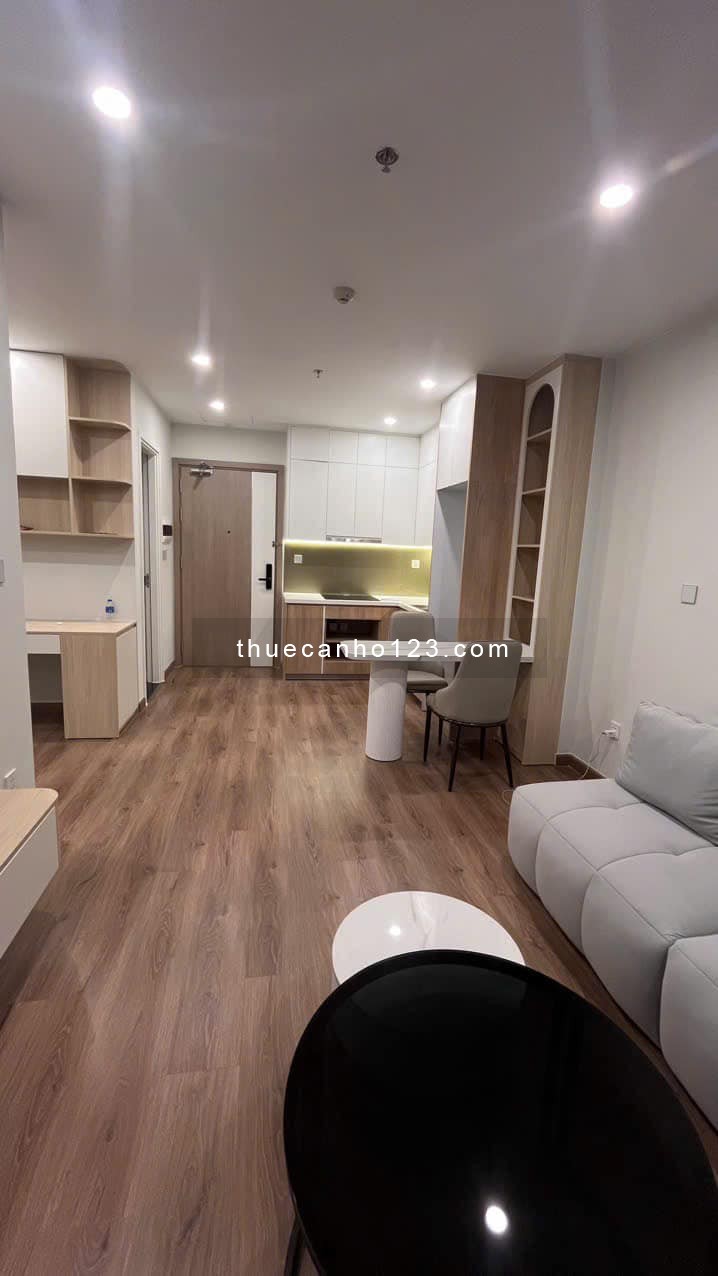 Nhỉnh 9tr - Full nội thất mới 100% - Cho thuê căn 1 Ngủ + 43m2-Vinsmart City- Gần nhà xe nổi