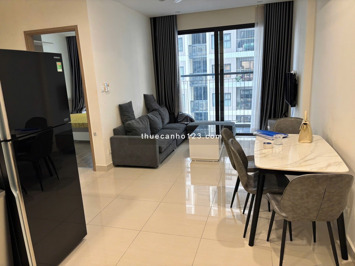 Chính chủ cho thuê gấp căn 2 Ngủ 1VS, 54m2 Vinsmart City, phờ un phun nội thất, giá chỉ 8.5tr