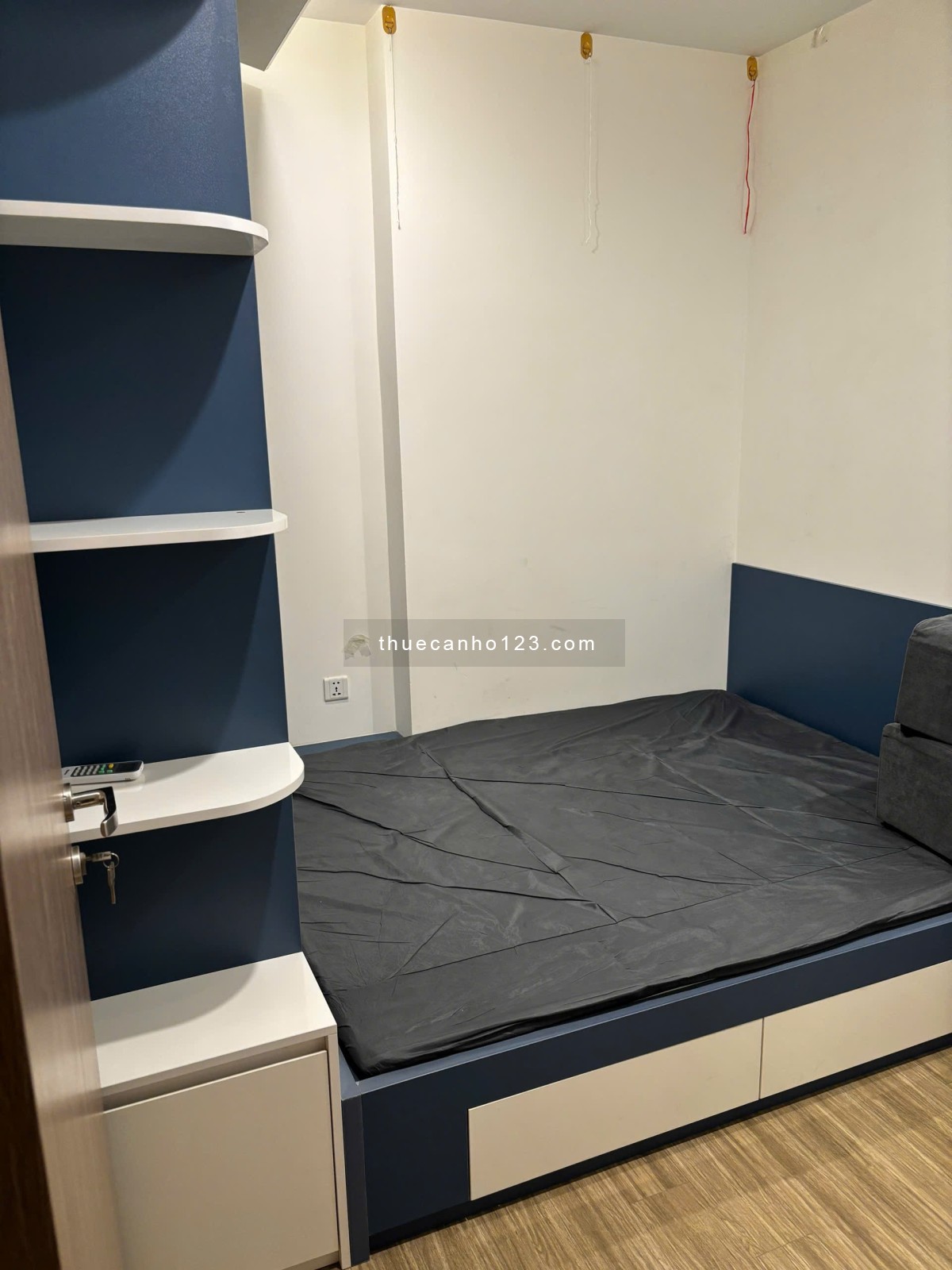 Chính chủ cho thuê gấp căn 2 Ngủ 1VS, 54m2 Vinsmart City, phờ un phun nội thất, giá chỉ 8.5tr